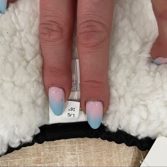 Medium  Dog Jacket Plaid Water Resistant Shearling Lined Leash Compatible - Picture 2 of 6